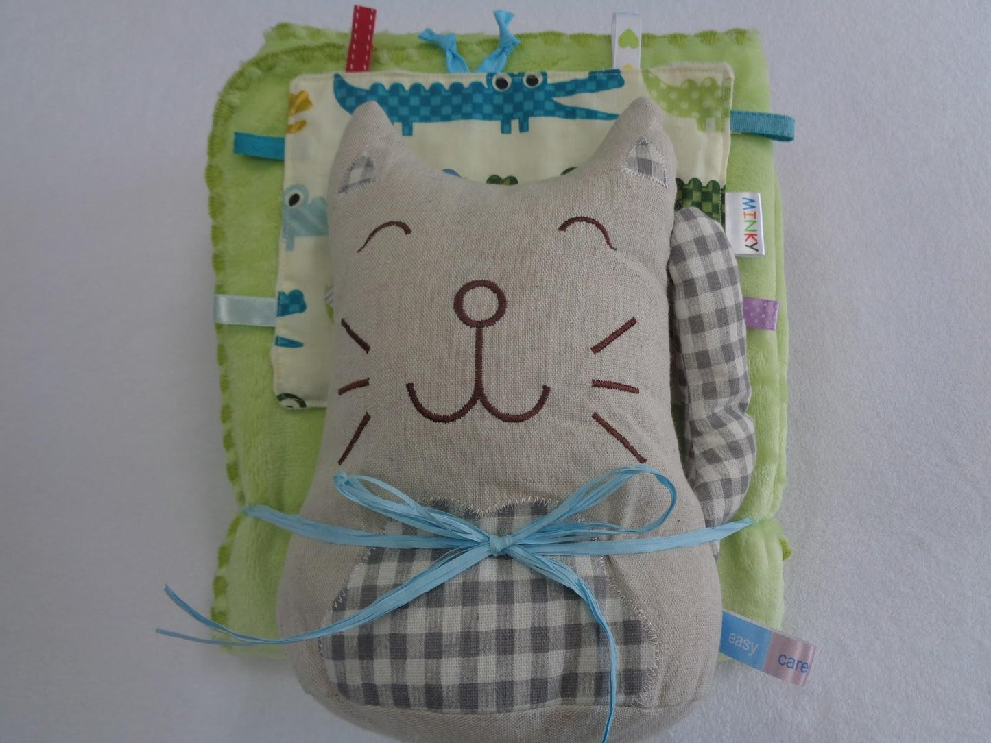 DUETBABY ZESTAW PREZENTOWY 3 CZ. KOCYK CORAL+PODUSZKA PRZYTULANKA+METKOWIEC KOD 696