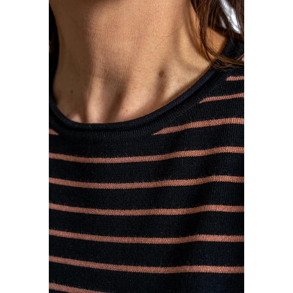 MORAJ SWETER DAMSKI Z WISKOZY W PASKI I OKRĄGŁYM DEKOLTEM BDS3400-009
